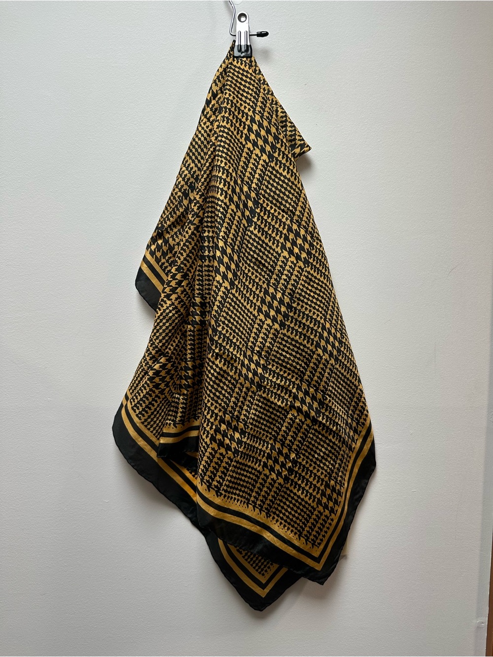 Black and Gold Houndstooth 100% silk scarf- Unbranded 32”x33”
